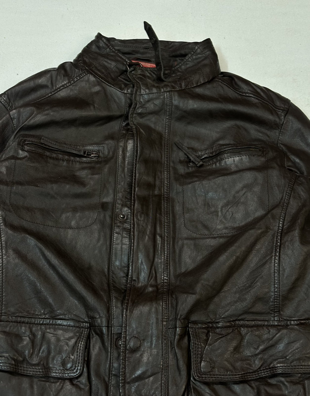 Closer frame of the stand collar and upper chest pockets on the size XL burgundy bomber jacket