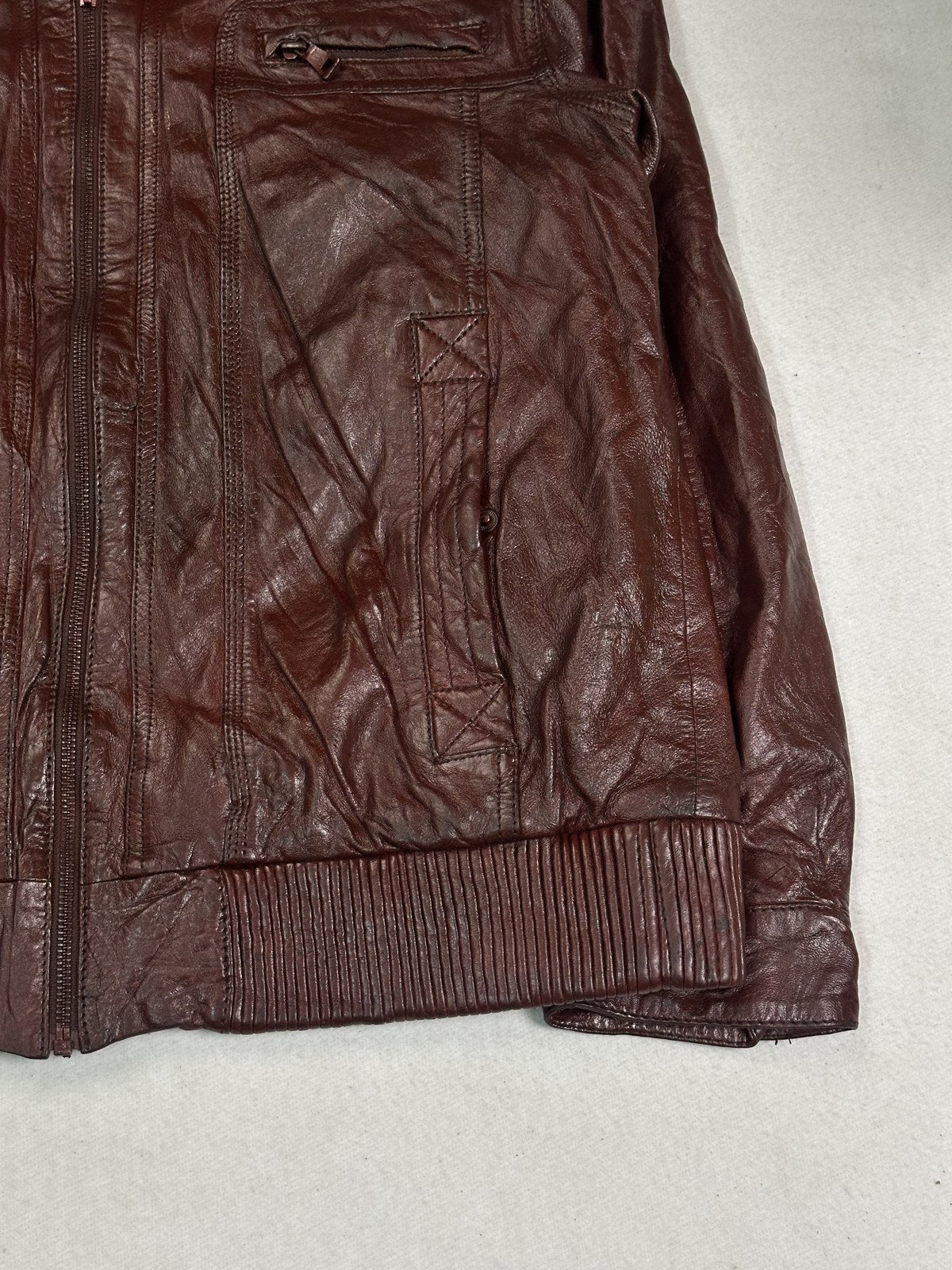 Shirt collar of the size L burgundy leather bomber jacket in close up