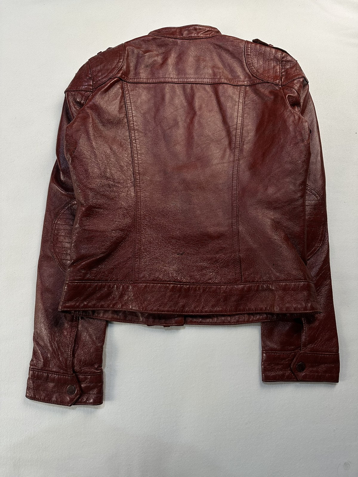 Back of the size XS burgundy cafe racer shown flat