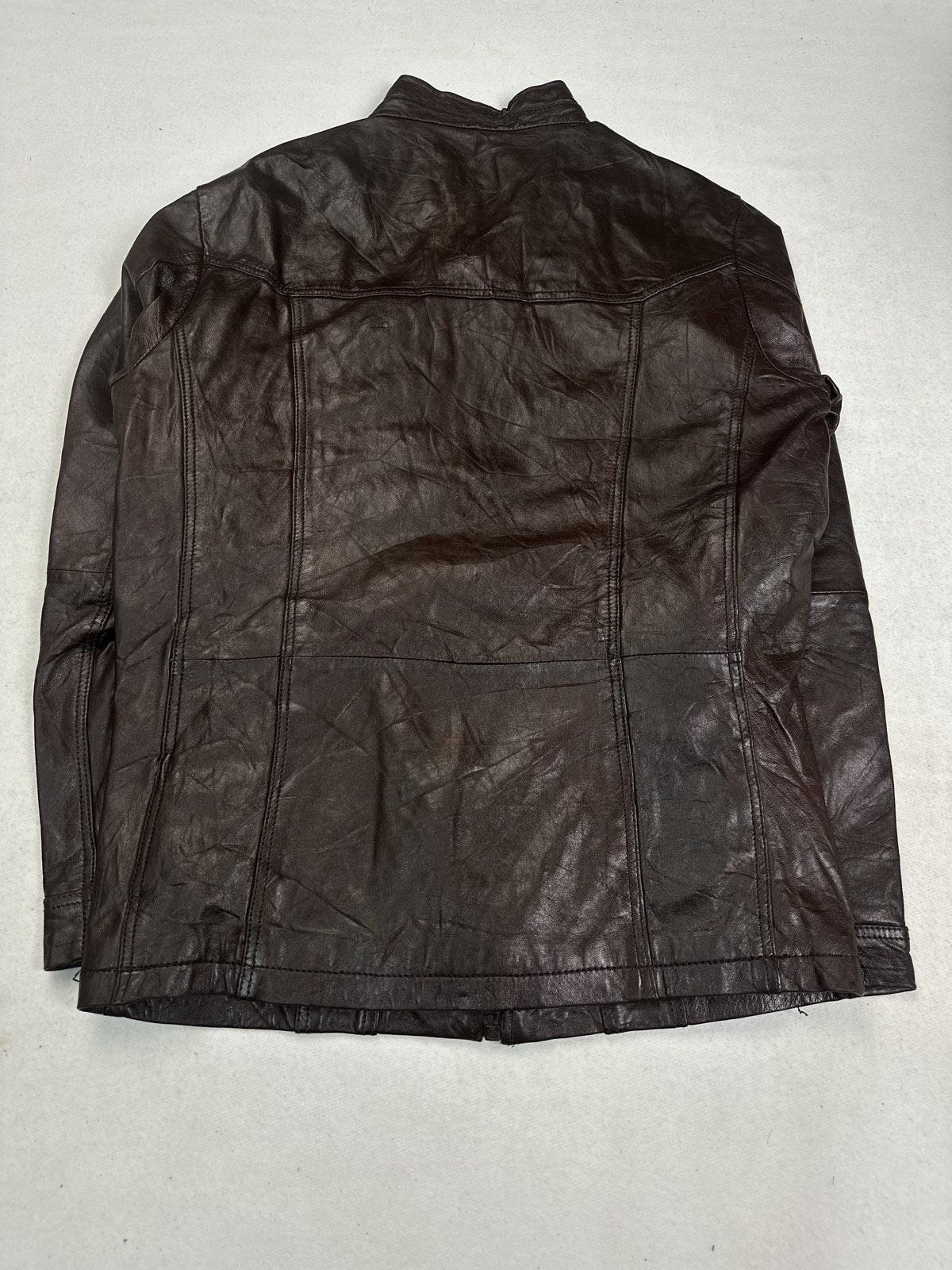 Back of the size M burgundy field jacket shown flat