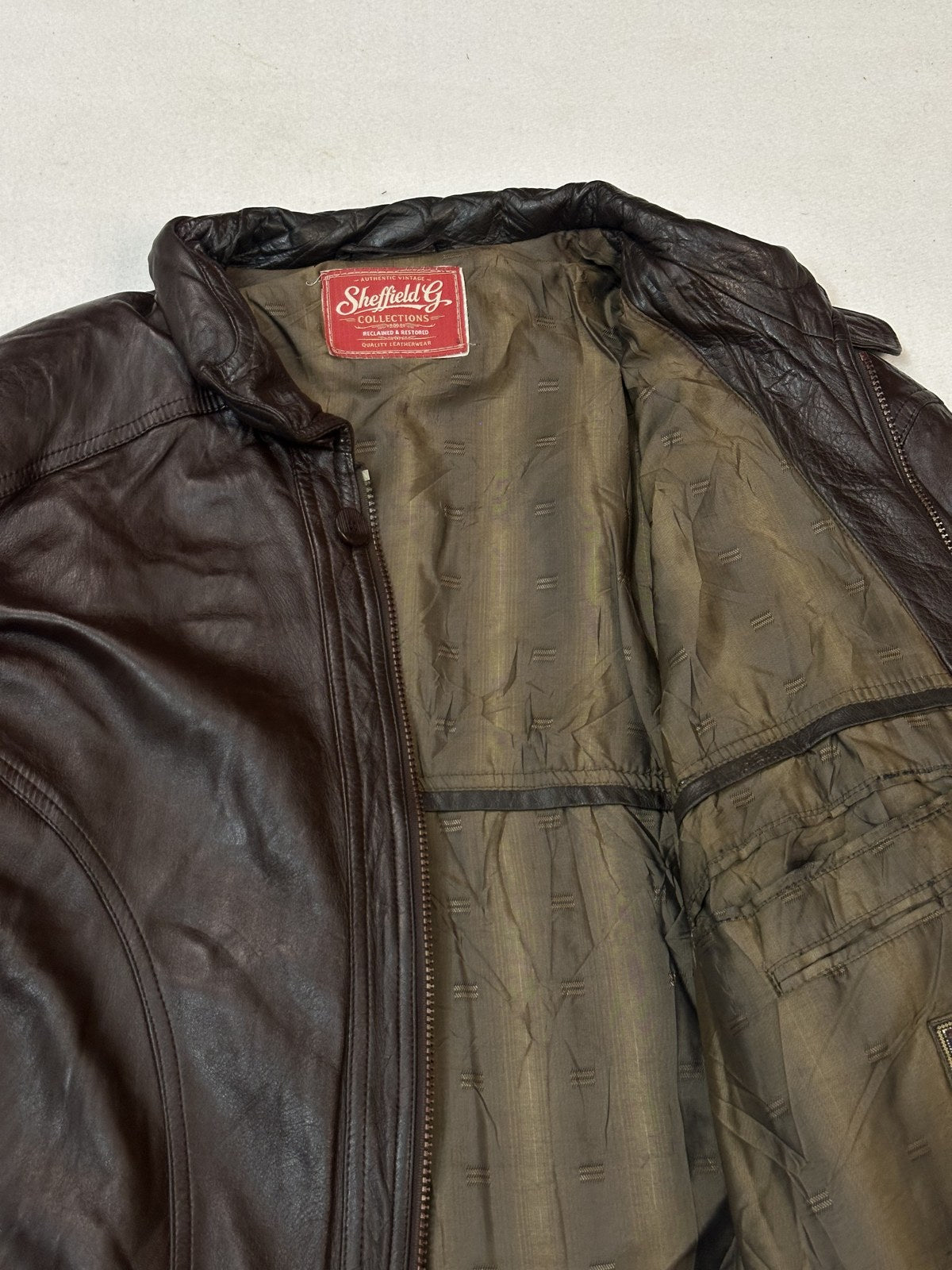 Olive quilted lining running through the inside of this burgundy XXL flight jacket