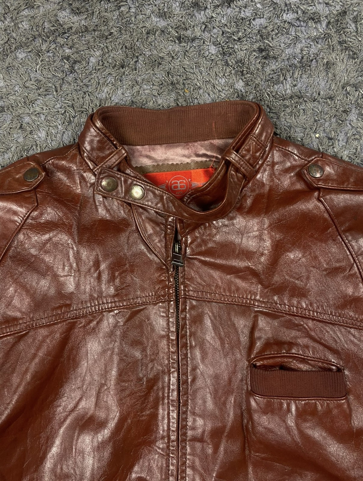 Collar and upper chest of the size M burgundy leather flight jacket