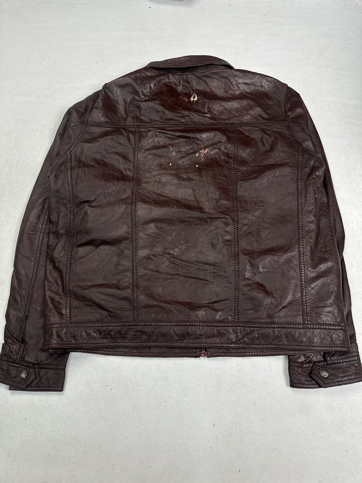 Back of the size XL burgundy trucker shown flat