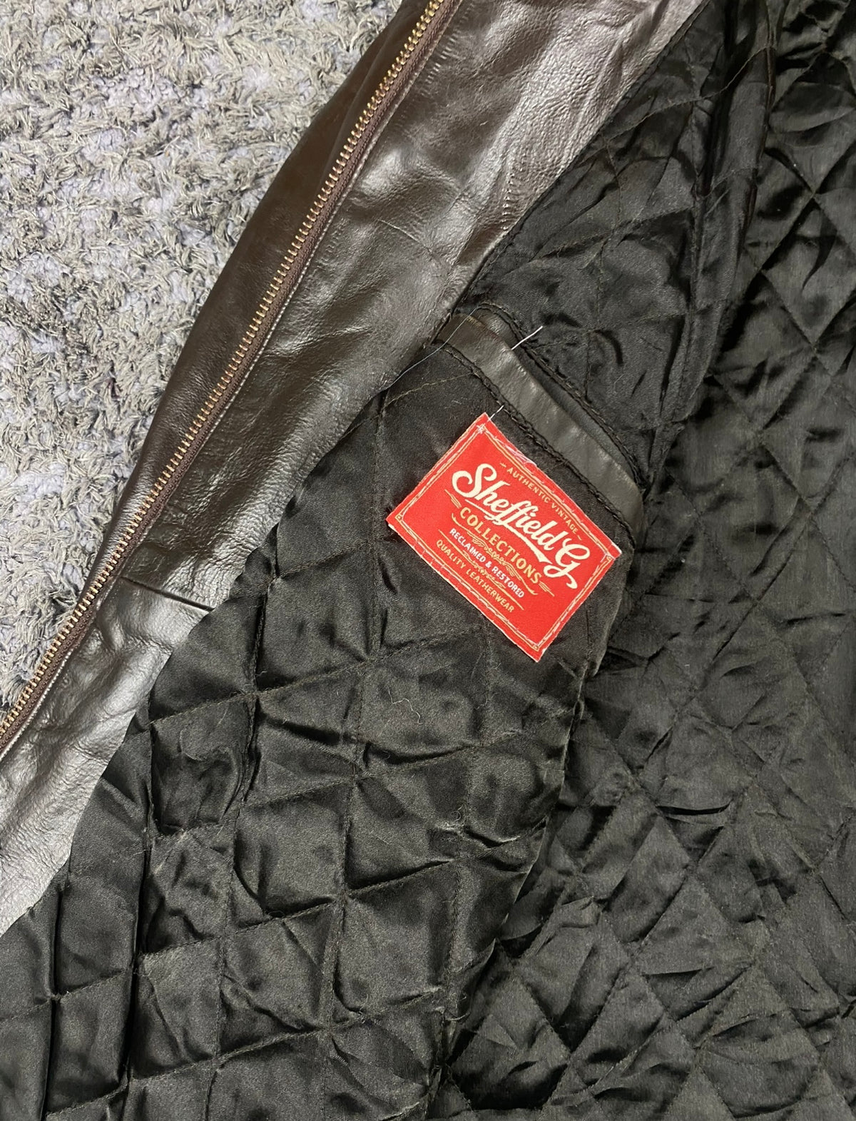 Close view of the black diamond-quilted lining and stitched interior label